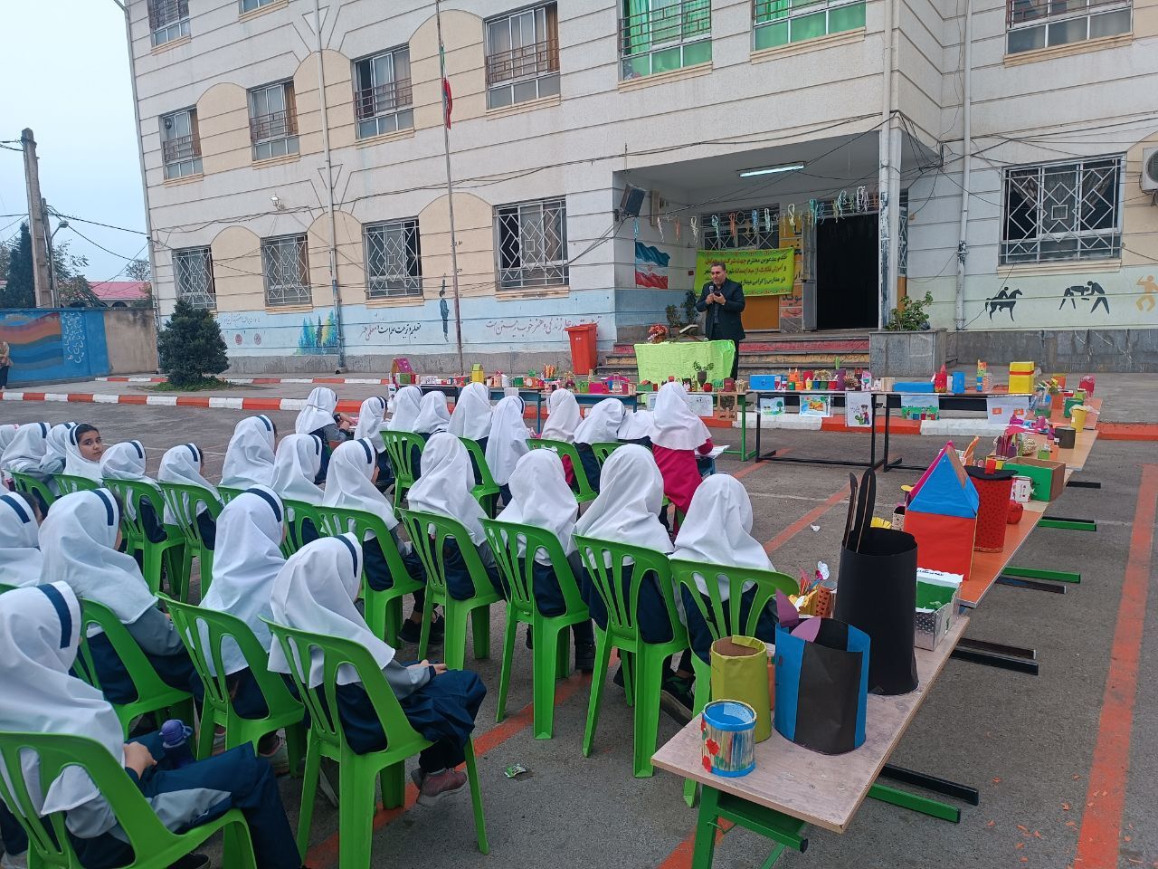 برپایی جشنواره دست ساخته‌های دانش آموزان با زباله‌های خشک در تولمشهر گیلان